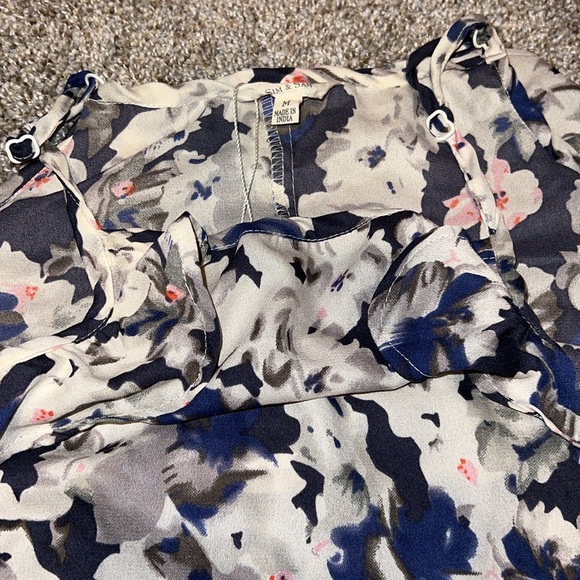 NWT Sim & Sam Blue Floral Cold Shoulder Ruffle Blouse Size Medium - Picture 5 of 6